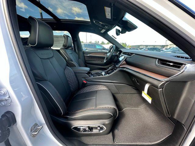 2025 Jeep Grand Cherokee Summit 4x4