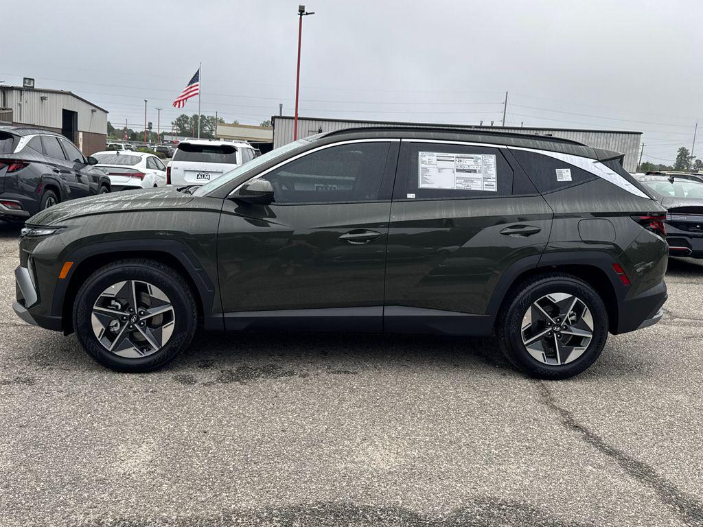 New 2026 Green HYUNDAI SEL FWD image 2