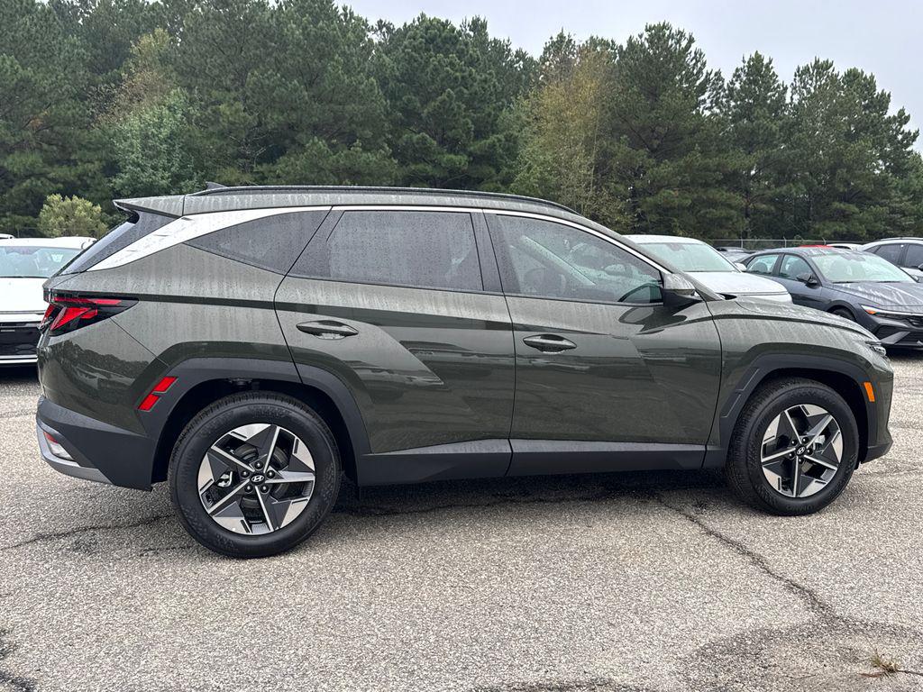 New 2026 Green HYUNDAI SEL FWD image 7