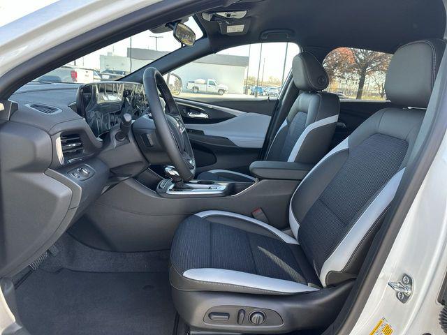 2025 Buick NV Preferred FWD