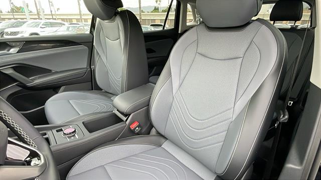 2025 Volkswagen Tiguan 2.0T SE