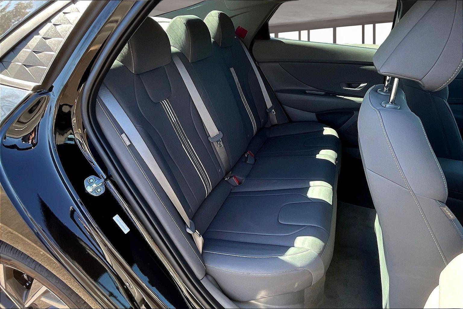 2025 Hyundai Elantra Blue - Photo 10