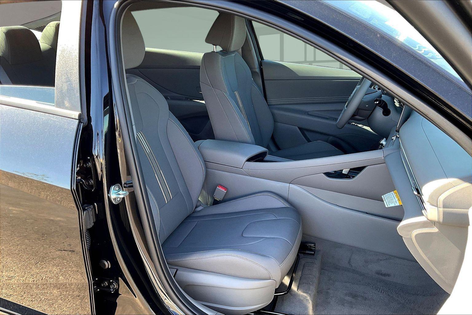 2025 Hyundai Elantra Blue - Photo 11