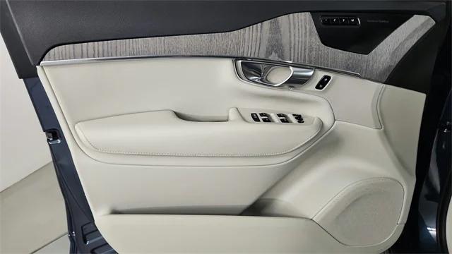 2023 Volvo XC90 Recharge T8 Plus 6-Seater