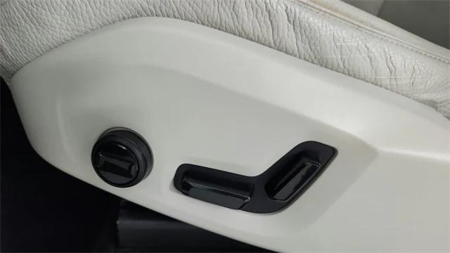 2023 Volvo XC90 Recharge T8 Plus 6-Seater