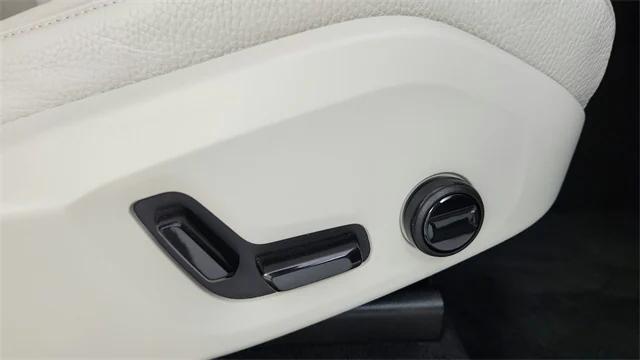 2023 Volvo XC90 Recharge T8 Plus 6-Seater