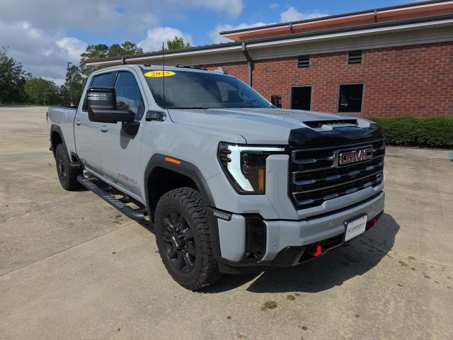 2025 GMC Sierra 2500HD 4WD Crew Cab Standard Bed AT4