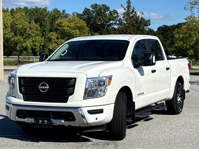 2024 Nissan TITAN Crew Cab SV 4x2