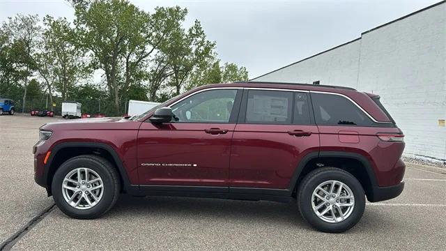 2025 Jeep Grand Cherokee Laredo X 4x4