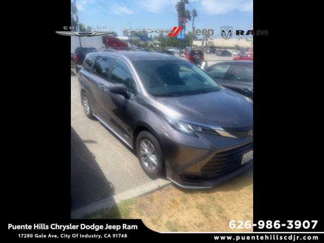 2021 Toyota Sienna LE 2021 Toyota Sienna LE