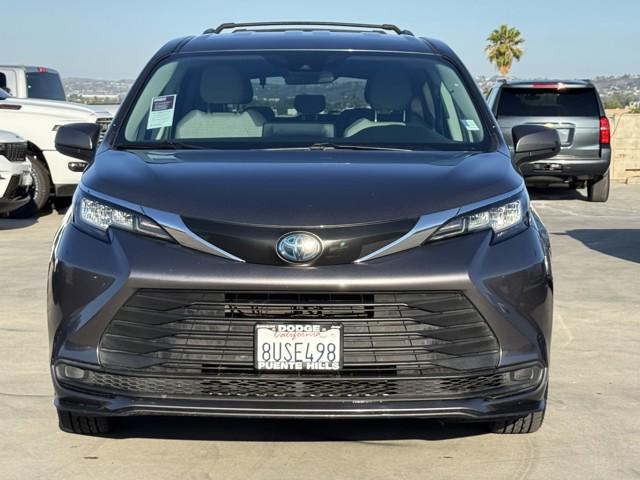 2021 Toyota Sienna LE 2021 Toyota Sienna LE