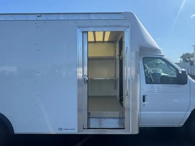 2026 Ford E-450 Cutaway E-Series Cutaway