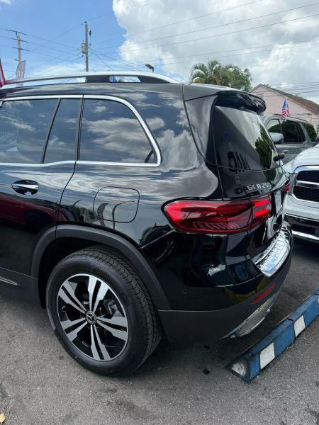 2025 Mercedes-Benz GLB 250