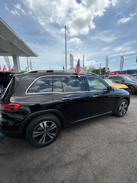 2025 Mercedes-Benz GLB 250