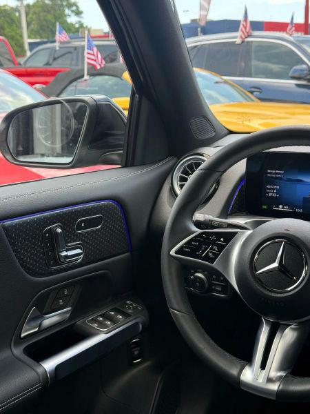 2025 Mercedes-Benz GLB 250