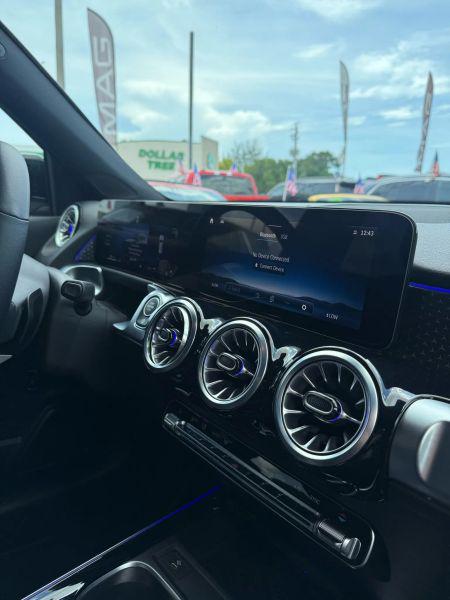 2025 Mercedes-Benz GLB 250