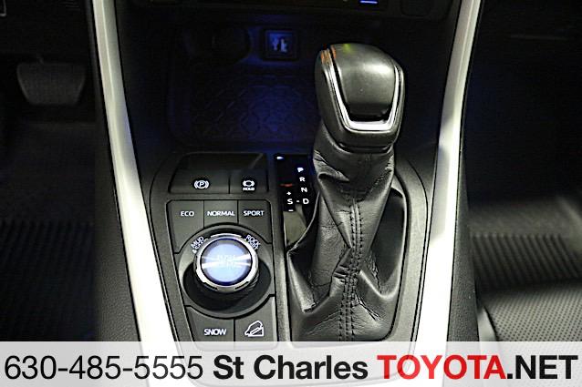 2023 Toyota RAV4 Limited - Photo 9