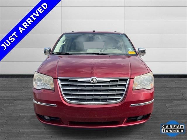 2010 Chrysler Town and Country New Limited
