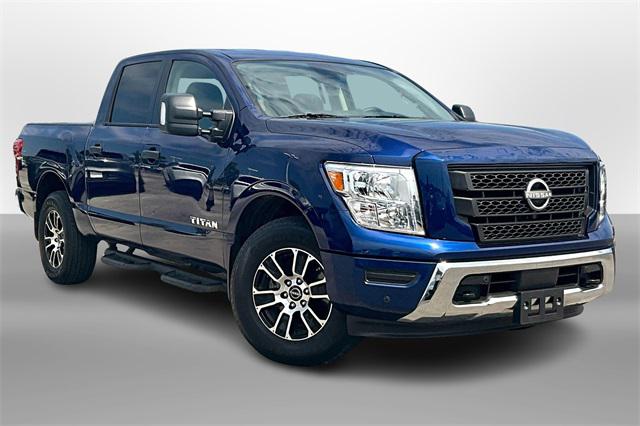 2024 Nissan TITAN Crew Cab SV 4x4