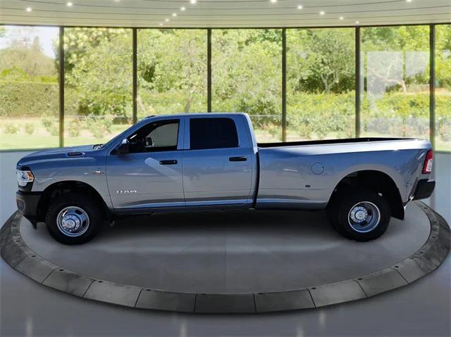 2022 RAM 3500 Tradesman Crew Cab 4x4 8 Box