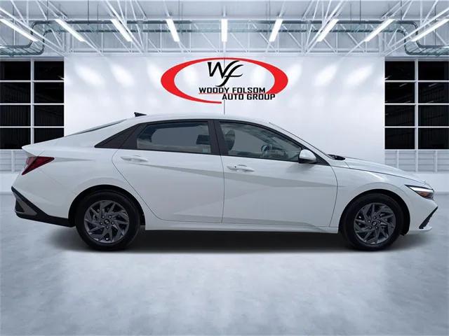 2024 Hyundai Elantra SEL 2024 Hyundai Elantra SEL
