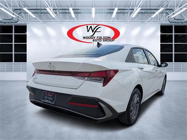2024 Hyundai Elantra SEL 2024 Hyundai Elantra SEL