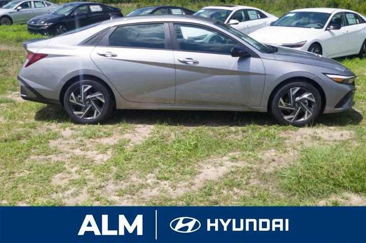 2025 Hyundai Elantra SEL Sport photo 4