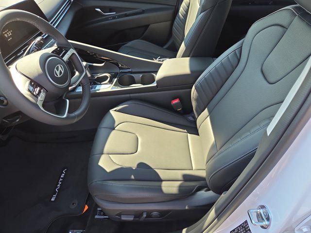 2025 Hyundai Elantra Limited - Photo 4