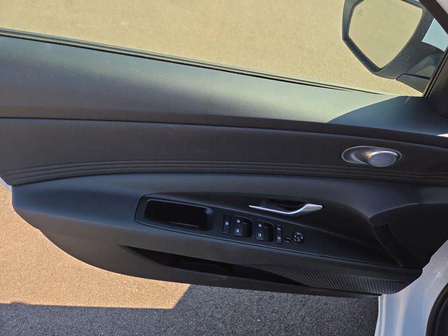 2025 Hyundai Elantra Limited - Photo 5