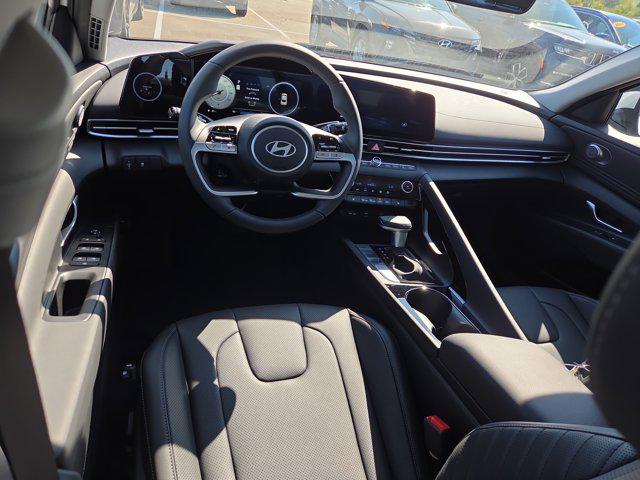 2025 Hyundai Elantra Limited - Photo 7