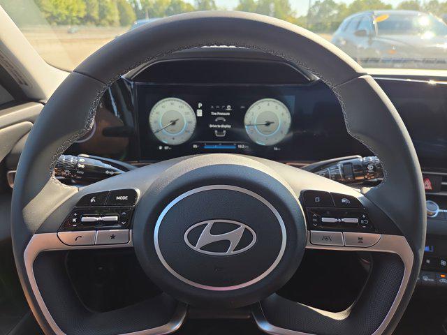 2025 Hyundai Elantra Limited - Photo 9