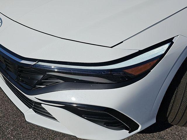 2025 Hyundai Elantra Hybrid Limited