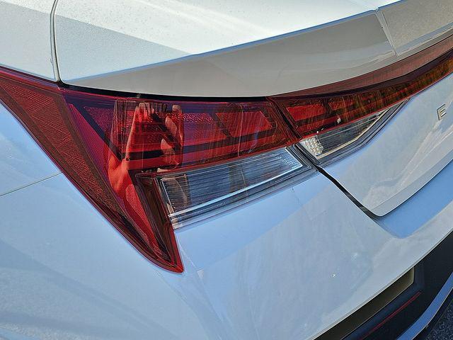 2025 Hyundai Elantra Hybrid Limited