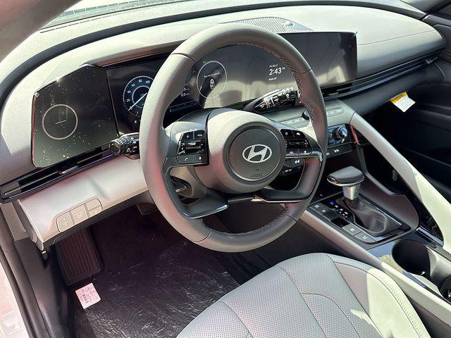 2025 Hyundai Elantra Hybrid Limited