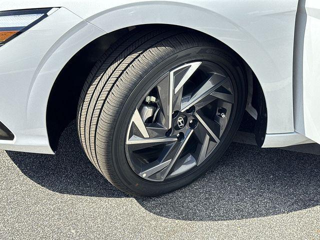2025 Hyundai Elantra Hybrid Limited