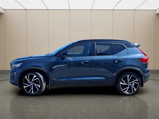 2022 Volvo XC40 T5 R-Design
