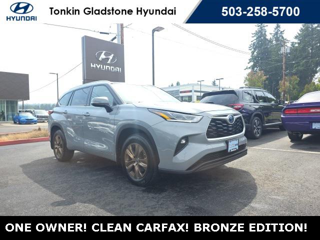 2022 Toyota Highlander Hybrid Bronze Edition