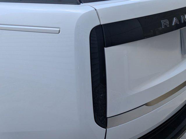 2025 Land Rover Range Rover P615 SV