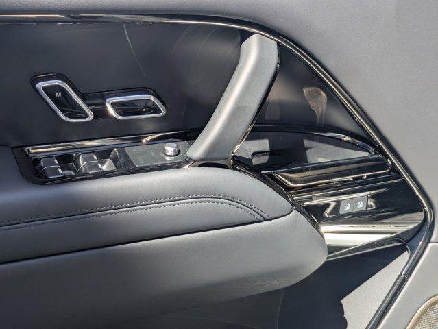 2025 Land Rover Range Rover P615 SV