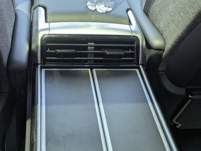 2025 Land Rover Range Rover P615 SV