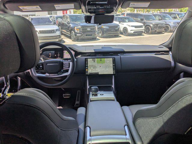 2025 Land Rover Range Rover P615 SV