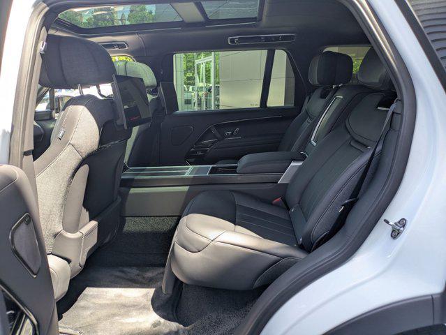 2025 Land Rover Range Rover P615 SV