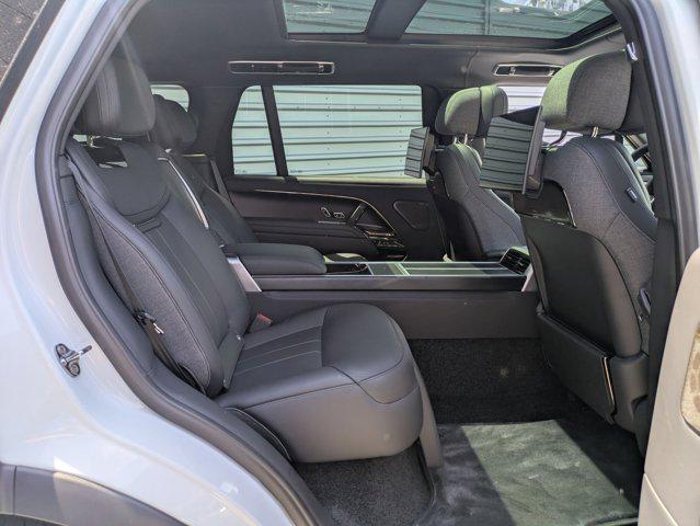 2025 Land Rover Range Rover P615 SV