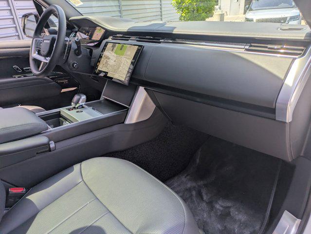 2025 Land Rover Range Rover P615 SV