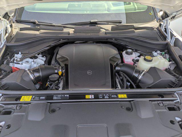 2025 Land Rover Range Rover P615 SV