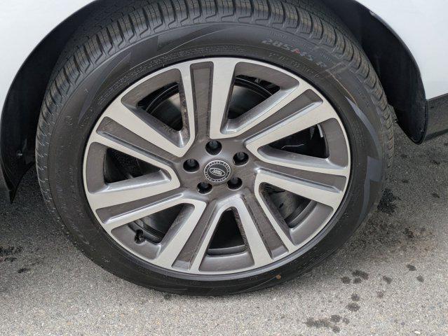 2025 Land Rover Range Rover P615 SV