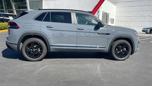 2026 Volkswagen Atlas Cross Sport 2.0T SEL R-Line Black