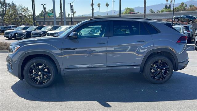 2026 Volkswagen Atlas Cross Sport 2.0T SEL R-Line Black