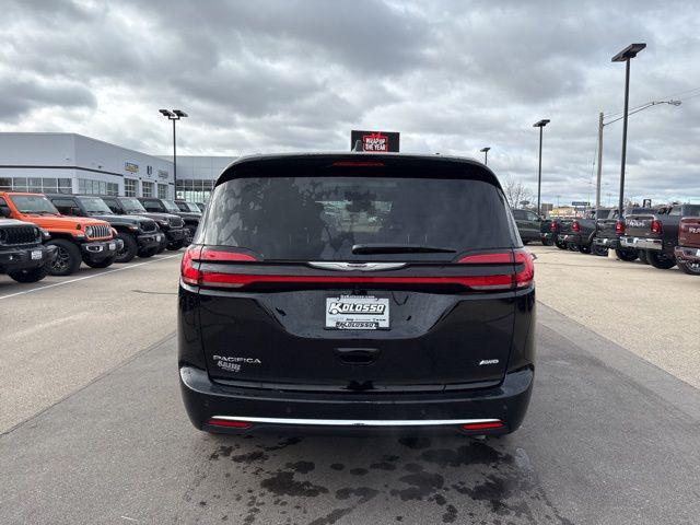 2026 Chrysler Pacifica Select AWD