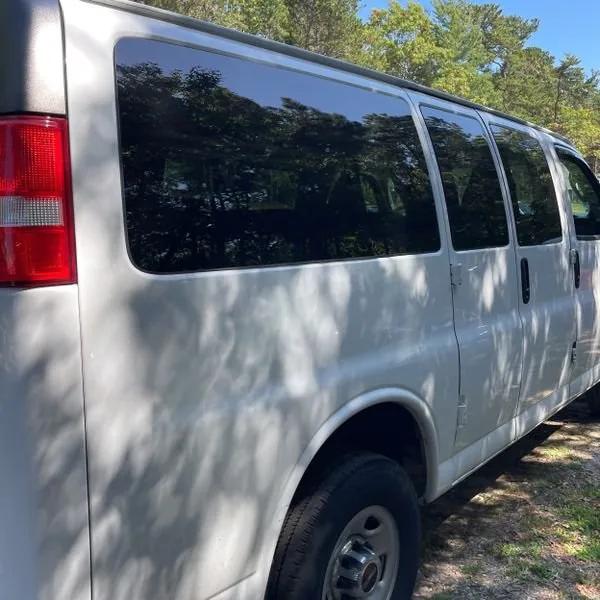 2021 GMC Savana Passenger RWD 3500 Regular Wheelbase LT